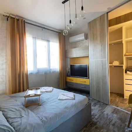 Апартаменты Unique 1 Bedroom Flat