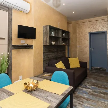 Апартамент Unique 1 Bedroom Flat *