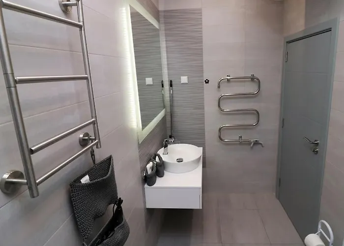 Unique 1 Bedroom Flat דירה *